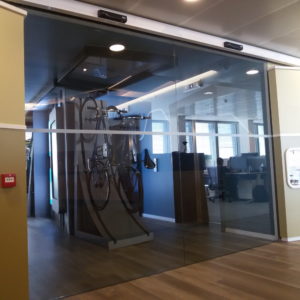 Porta automatica scorrevole Area Relax Linkedin Milano
